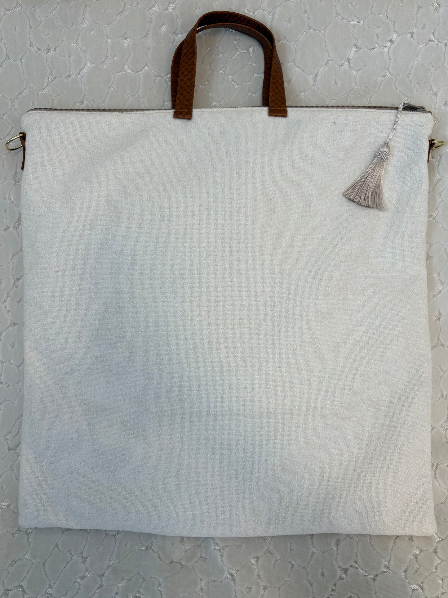 PB011 - Solid White